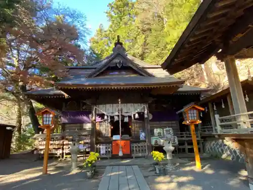 新倉富士浅間神社の本殿・本堂