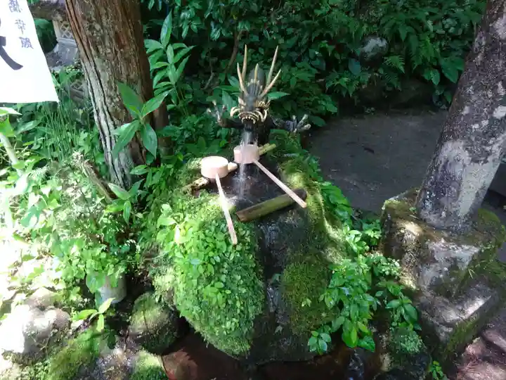 深澤銭洗弁財天の手水舎