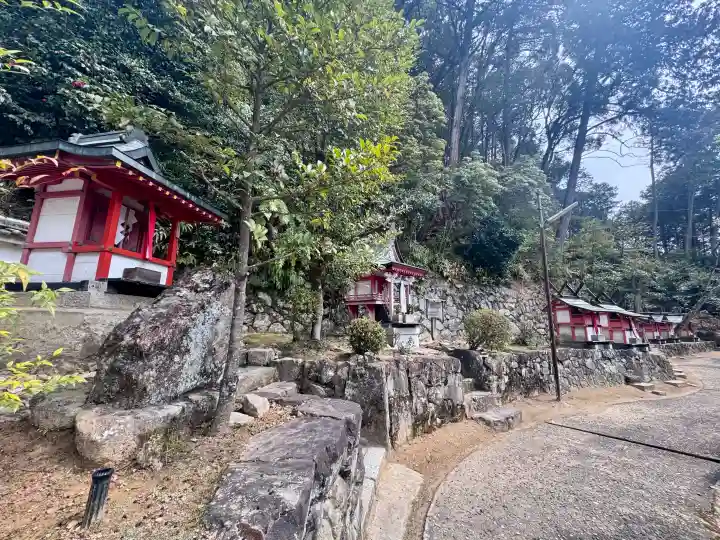 玉津岡神社の{uncategorized: "未分類", other: "その他", undefined: "問題あり", building: "その他建物", grave: "お墓", sacred_gate: "鳥居", guardian: "狛犬", statue: "像", buddha: "仏像", history: "歴史", nature: "自然", garden: "庭園", animal: "動物", pagoda: "塔", temizu: "手水舎", mountain_gate: "山門・神門", sanctuary: "本殿・本堂", subordinate: "末社・摂社", art: "芸術", scenery: "景色", jizo: "地蔵", ema: "絵馬", goshuin: "御朱印", omikuji: "おみくじ", items: "授与品その他", amulet: "お守り", goshuincho: "御朱印帳", eats: "食事", festival: "お祭り", votive_dance: "神楽", shichigosan: "七五三参", wedding: "結婚式", experience: "体験その他", initially: "初詣", around: "周辺", anti_infection: "感染症対策"}