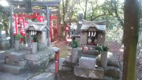 岩嶽稲荷大明神の末社