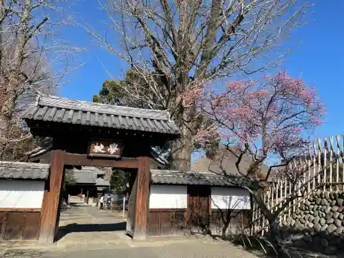 正一位霊験稲荷社の山門・神門