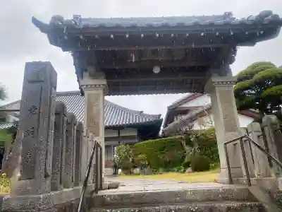 光明寺の{uncategorized: "未分類", other: "その他", undefined: "問題あり", building: "その他建物", grave: "お墓", sacred_gate: "鳥居", guardian: "狛犬", statue: "像", buddha: "仏像", history: "歴史", nature: "自然", garden: "庭園", animal: "動物", pagoda: "塔", temizu: "手水舎", mountain_gate: "山門・神門", sanctuary: "本殿・本堂", subordinate: "末社・摂社", art: "芸術", scenery: "景色", jizo: "地蔵", ema: "絵馬", goshuin: "御朱印", omikuji: "おみくじ", items: "授与品その他", amulet: "お守り", goshuincho: "御朱印帳", eats: "食事", festival: "お祭り", votive_dance: "神楽", shichigosan: "七五三参", wedding: "結婚式", experience: "体験その他", initially: "初詣", around: "周辺", anti_infection: "感染症対策"}