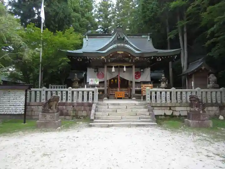 湯泉神社の本殿・本堂