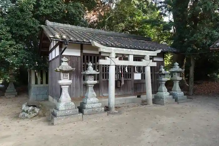 畝尾坐建土安神社の本殿