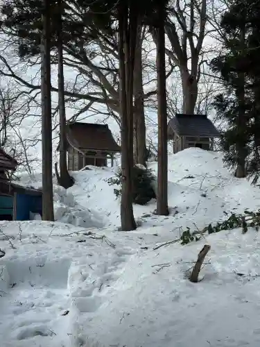 鳥越八幡宮境内社青麻神社の{uncategorized: "未分類", other: "その他", undefined: "問題あり", building: "その他建物", grave: "お墓", sacred_gate: "鳥居", guardian: "狛犬", statue: "像", buddha: "仏像", history: "歴史", nature: "自然", garden: "庭園", animal: "動物", pagoda: "塔", temizu: "手水舎", mountain_gate: "山門・神門", sanctuary: "本殿・本堂", subordinate: "末社・摂社", art: "芸術", scenery: "景色", jizo: "地蔵", ema: "絵馬", goshuin: "御朱印", omikuji: "おみくじ", items: "授与品その他", amulet: "お守り", goshuincho: "御朱印帳", eats: "食事", festival: "お祭り", votive_dance: "神楽", shichigosan: "七五三参", wedding: "結婚式", experience: "体験その他", initially: "初詣", around: "周辺", anti_infection: "感染症対策"}