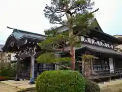 智遠寺の本殿