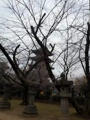 上野東照宮の{uncategorized: "未分類", other: "その他", undefined: "問題あり", building: "その他建物", grave: "お墓", sacred_gate: "鳥居", guardian: "狛犬", statue: "像", buddha: "仏像", history: "歴史", nature: "自然", garden: "庭園", animal: "動物", pagoda: "塔", temizu: "手水舎", mountain_gate: "山門・神門", sanctuary: "本殿・本堂", subordinate: "末社・摂社", art: "芸術", scenery: "景色", jizo: "地蔵", ema: "絵馬", goshuin: "御朱印", omikuji: "おみくじ", items: "授与品その他", amulet: "お守り", goshuincho: "御朱印帳", eats: "食事", festival: "お祭り", votive_dance: "神楽", shichigosan: "七五三参", wedding: "結婚式", experience: "体験その他", initially: "初詣", around: "周辺", anti_infection: "感染症対策"}