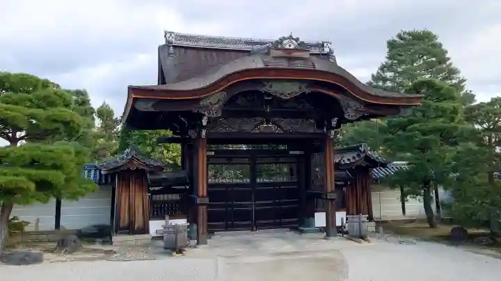仁和寺の{uncategorized: "未分類", other: "その他", undefined: "問題あり", building: "その他建物", grave: "お墓", sacred_gate: "鳥居", guardian: "狛犬", statue: "像", buddha: "仏像", history: "歴史", nature: "自然", garden: "庭園", animal: "動物", pagoda: "塔", temizu: "手水舎", mountain_gate: "山門・神門", sanctuary: "本殿・本堂", subordinate: "末社・摂社", art: "芸術", scenery: "景色", jizo: "地蔵", ema: "絵馬", goshuin: "御朱印", omikuji: "おみくじ", items: "授与品その他", amulet: "お守り", goshuincho: "御朱印帳", eats: "食事", festival: "お祭り", votive_dance: "神楽", shichigosan: "七五三参", wedding: "結婚式", experience: "体験その他", initially: "初詣", around: "周辺", anti_infection: "感染症対策"}
