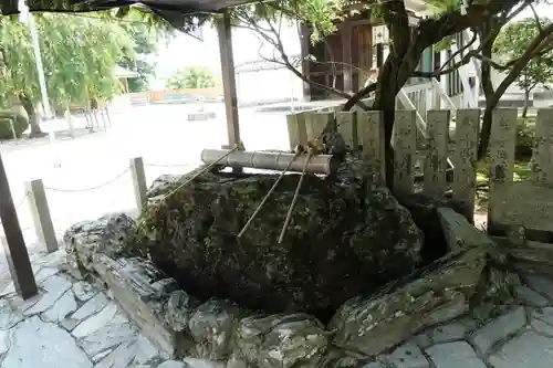 多田神社の手水舎