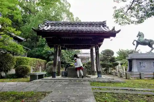 八柱社の手水舎