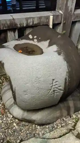 左京稲荷神社の手水舎