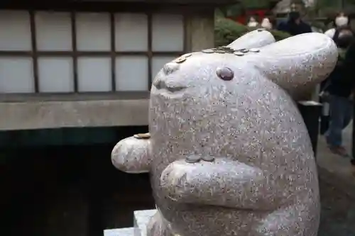 岡崎神社の像