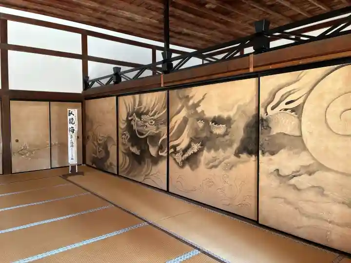 龍安寺の{uncategorized: "未分類", other: "その他", undefined: "問題あり", building: "その他建物", grave: "お墓", sacred_gate: "鳥居", guardian: "狛犬", statue: "像", buddha: "仏像", history: "歴史", nature: "自然", garden: "庭園", animal: "動物", pagoda: "塔", temizu: "手水舎", mountain_gate: "山門・神門", sanctuary: "本殿・本堂", subordinate: "末社・摂社", art: "芸術", scenery: "景色", jizo: "地蔵", ema: "絵馬", goshuin: "御朱印", omikuji: "おみくじ", items: "授与品その他", amulet: "お守り", goshuincho: "御朱印帳", eats: "食事", festival: "お祭り", votive_dance: "神楽", shichigosan: "七五三参", wedding: "結婚式", experience: "体験その他", initially: "初詣", around: "周辺", anti_infection: "感染症対策"}