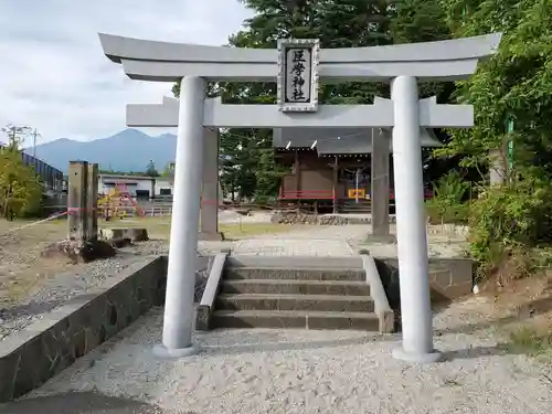 巨摩神社の鳥居