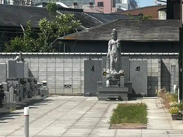 智崇院分院の{uncategorized: "未分類", other: "その他", undefined: "問題あり", building: "その他建物", grave: "お墓", sacred_gate: "鳥居", guardian: "狛犬", statue: "像", buddha: "仏像", history: "歴史", nature: "自然", garden: "庭園", animal: "動物", pagoda: "塔", temizu: "手水舎", mountain_gate: "山門・神門", sanctuary: "本殿・本堂", subordinate: "末社・摂社", art: "芸術", scenery: "景色", jizo: "地蔵", ema: "絵馬", goshuin: "御朱印", omikuji: "おみくじ", items: "授与品その他", amulet: "お守り", goshuincho: "御朱印帳", eats: "食事", festival: "お祭り", votive_dance: "神楽", shichigosan: "七五三参", wedding: "結婚式", experience: "体験その他", initially: "初詣", around: "周辺", anti_infection: "感染症対策"}