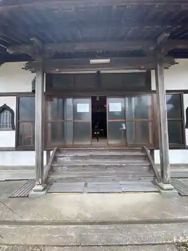 秋月寺の本殿・本堂