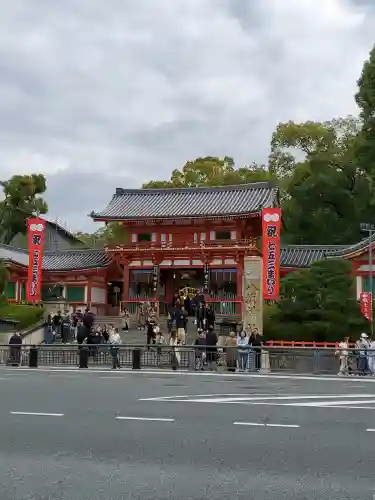 八坂神社(祇園さん)の{uncategorized: "未分類", other: "その他", undefined: "問題あり", building: "その他建物", grave: "お墓", sacred_gate: "鳥居", guardian: "狛犬", statue: "像", buddha: "仏像", history: "歴史", nature: "自然", garden: "庭園", animal: "動物", pagoda: "塔", temizu: "手水舎", mountain_gate: "山門・神門", sanctuary: "本殿・本堂", subordinate: "末社・摂社", art: "芸術", scenery: "景色", jizo: "地蔵", ema: "絵馬", goshuin: "御朱印", omikuji: "おみくじ", items: "授与品その他", amulet: "お守り", goshuincho: "御朱印帳", eats: "食事", festival: "お祭り", votive_dance: "神楽", shichigosan: "七五三参", wedding: "結婚式", experience: "体験その他", initially: "初詣", around: "周辺", anti_infection: "感染症対策"}