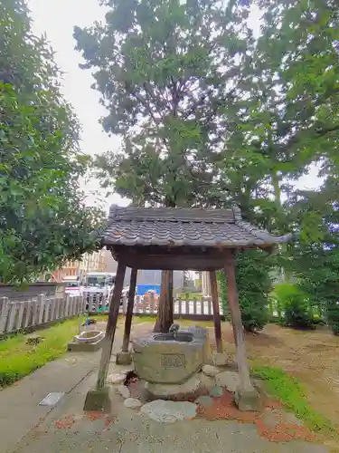 八幡社（熊之庄）の手水舎