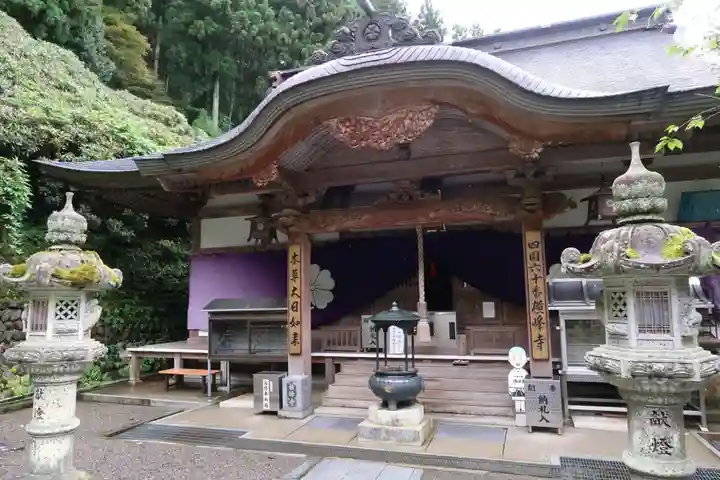 横峰寺の本殿・本堂