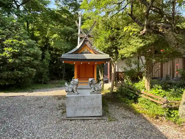 豊栄稲荷神社の末社・摂社