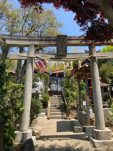 横浜御嶽神社の鳥居