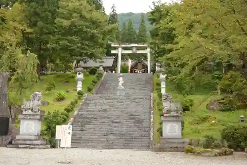 八海山尊神社の建物その他