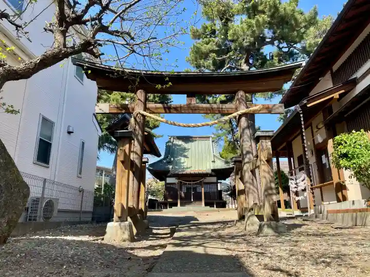 東伏見氷川神社の{uncategorized: "未分類", other: "その他", undefined: "問題あり", building: "その他建物", grave: "お墓", sacred_gate: "鳥居", guardian: "狛犬", statue: "像", buddha: "仏像", history: "歴史", nature: "自然", garden: "庭園", animal: "動物", pagoda: "塔", temizu: "手水舎", mountain_gate: "山門・神門", sanctuary: "本殿・本堂", subordinate: "末社・摂社", art: "芸術", scenery: "景色", jizo: "地蔵", ema: "絵馬", goshuin: "御朱印", omikuji: "おみくじ", items: "授与品その他", amulet: "お守り", goshuincho: "御朱印帳", eats: "食事", festival: "お祭り", votive_dance: "神楽", shichigosan: "七五三参", wedding: "結婚式", experience: "体験その他", initially: "初詣", around: "周辺", anti_infection: "感染症対策"}