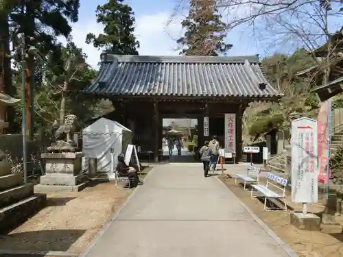 白峯寺の山門