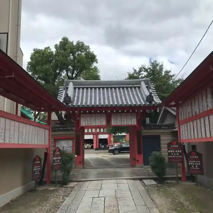 愛染堂勝鬘院の山門・神門