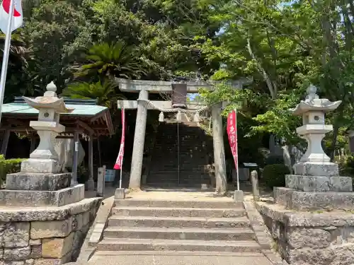 周防國総社宮 佐波神社の{uncategorized: "未分類", other: "その他", undefined: "問題あり", building: "その他建物", grave: "お墓", sacred_gate: "鳥居", guardian: "狛犬", statue: "像", buddha: "仏像", history: "歴史", nature: "自然", garden: "庭園", animal: "動物", pagoda: "塔", temizu: "手水舎", mountain_gate: "山門・神門", sanctuary: "本殿・本堂", subordinate: "末社・摂社", art: "芸術", scenery: "景色", jizo: "地蔵", ema: "絵馬", goshuin: "御朱印", omikuji: "おみくじ", items: "授与品その他", amulet: "お守り", goshuincho: "御朱印帳", eats: "食事", festival: "お祭り", votive_dance: "神楽", shichigosan: "七五三参", wedding: "結婚式", experience: "体験その他", initially: "初詣", around: "周辺", anti_infection: "感染症対策"}