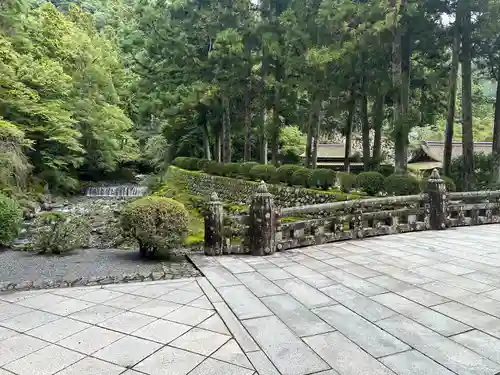 久遠寺御廟所(山梨県)