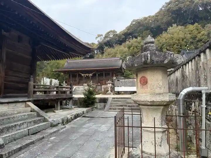瀧山寺の{uncategorized: "未分類", other: "その他", undefined: "問題あり", building: "その他建物", grave: "お墓", sacred_gate: "鳥居", guardian: "狛犬", statue: "像", buddha: "仏像", history: "歴史", nature: "自然", garden: "庭園", animal: "動物", pagoda: "塔", temizu: "手水舎", mountain_gate: "山門・神門", sanctuary: "本殿・本堂", subordinate: "末社・摂社", art: "芸術", scenery: "景色", jizo: "地蔵", ema: "絵馬", goshuin: "御朱印", omikuji: "おみくじ", items: "授与品その他", amulet: "お守り", goshuincho: "御朱印帳", eats: "食事", festival: "お祭り", votive_dance: "神楽", shichigosan: "七五三参", wedding: "結婚式", experience: "体験その他", initially: "初詣", around: "周辺", anti_infection: "感染症対策"}