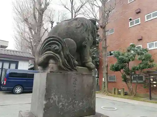 穏田神社の狛犬