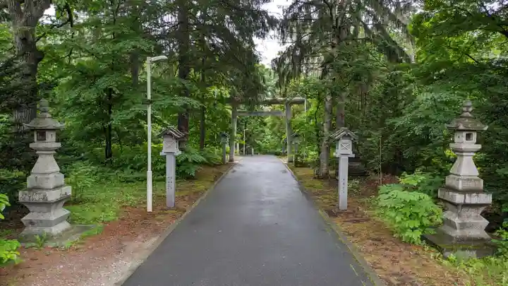 音更神社の庭園