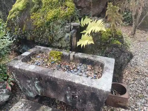 鹿苑寺の手水舎