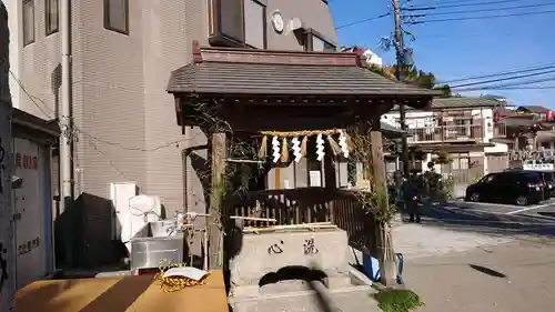 久里浜若宮神社の手水舎
