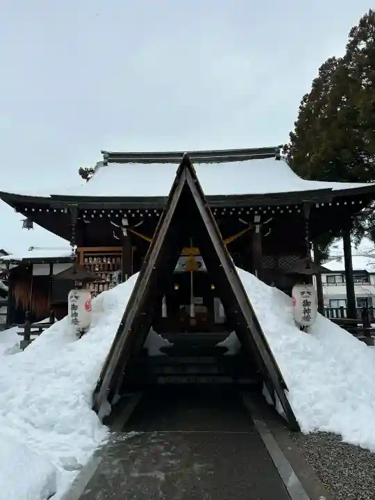 奥田神社の{uncategorized: "未分類", other: "その他", undefined: "問題あり", building: "その他建物", grave: "お墓", sacred_gate: "鳥居", guardian: "狛犬", statue: "像", buddha: "仏像", history: "歴史", nature: "自然", garden: "庭園", animal: "動物", pagoda: "塔", temizu: "手水舎", mountain_gate: "山門・神門", sanctuary: "本殿・本堂", subordinate: "末社・摂社", art: "芸術", scenery: "景色", jizo: "地蔵", ema: "絵馬", goshuin: "御朱印", omikuji: "おみくじ", items: "授与品その他", amulet: "お守り", goshuincho: "御朱印帳", eats: "食事", festival: "お祭り", votive_dance: "神楽", shichigosan: "七五三参", wedding: "結婚式", experience: "体験その他", initially: "初詣", around: "周辺", anti_infection: "感染症対策"}