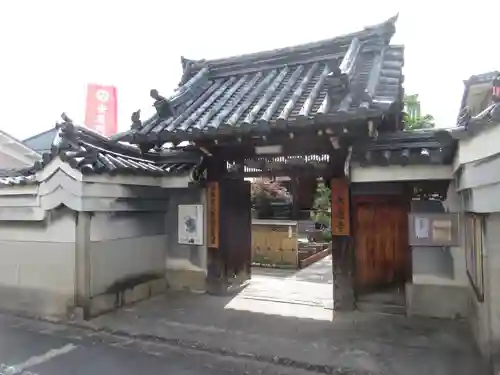 大蓮寺の山門