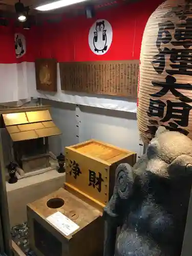 本陣狸大明神社の本殿