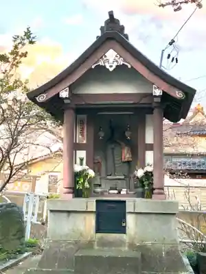 堤町通り二丁目延命地蔵尊の本殿・本堂