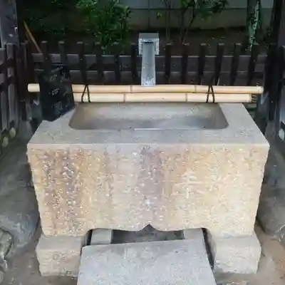 綾瀬稲荷神社の手水舎