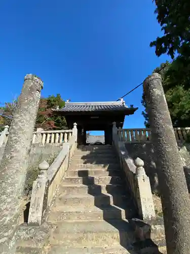 石高神社の山門