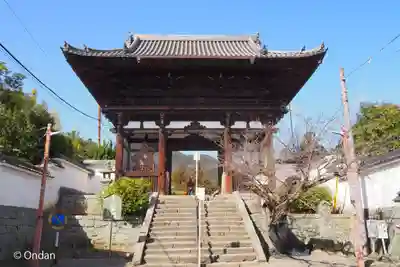 當麻寺の山門・神門