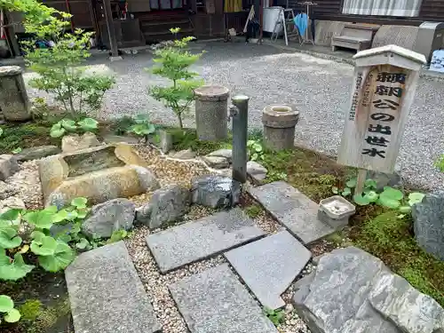 建部大社の庭園