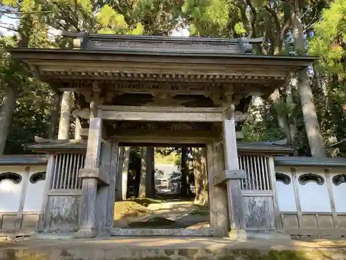 普門寺の山門