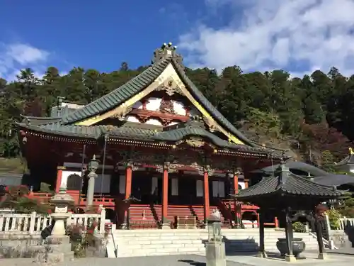 久遠寺の本殿