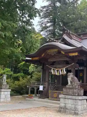 素鵞神社の{uncategorized: "未分類", other: "その他", undefined: "問題あり", building: "その他建物", grave: "お墓", sacred_gate: "鳥居", guardian: "狛犬", statue: "像", buddha: "仏像", history: "歴史", nature: "自然", garden: "庭園", animal: "動物", pagoda: "塔", temizu: "手水舎", mountain_gate: "山門・神門", sanctuary: "本殿・本堂", subordinate: "末社・摂社", art: "芸術", scenery: "景色", jizo: "地蔵", ema: "絵馬", goshuin: "御朱印", omikuji: "おみくじ", items: "授与品その他", amulet: "お守り", goshuincho: "御朱印帳", eats: "食事", festival: "お祭り", votive_dance: "神楽", shichigosan: "七五三参", wedding: "結婚式", experience: "体験その他", initially: "初詣", around: "周辺", anti_infection: "感染症対策"}
