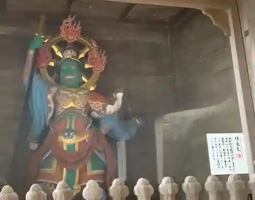 布施弁天 東海寺の像