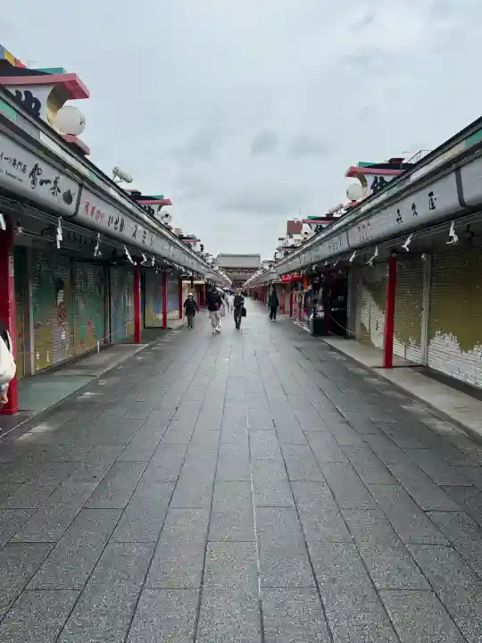 浅草寺の{uncategorized: "未分類", other: "その他", undefined: "問題あり", building: "その他建物", grave: "お墓", sacred_gate: "鳥居", guardian: "狛犬", statue: "像", buddha: "仏像", history: "歴史", nature: "自然", garden: "庭園", animal: "動物", pagoda: "塔", temizu: "手水舎", mountain_gate: "山門・神門", sanctuary: "本殿・本堂", subordinate: "末社・摂社", art: "芸術", scenery: "景色", jizo: "地蔵", ema: "絵馬", goshuin: "御朱印", omikuji: "おみくじ", items: "授与品その他", amulet: "お守り", goshuincho: "御朱印帳", eats: "食事", festival: "お祭り", votive_dance: "神楽", shichigosan: "七五三参", wedding: "結婚式", experience: "体験その他", initially: "初詣", around: "周辺", anti_infection: "感染症対策"}