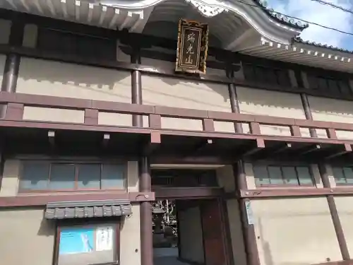 西顕寺の山門